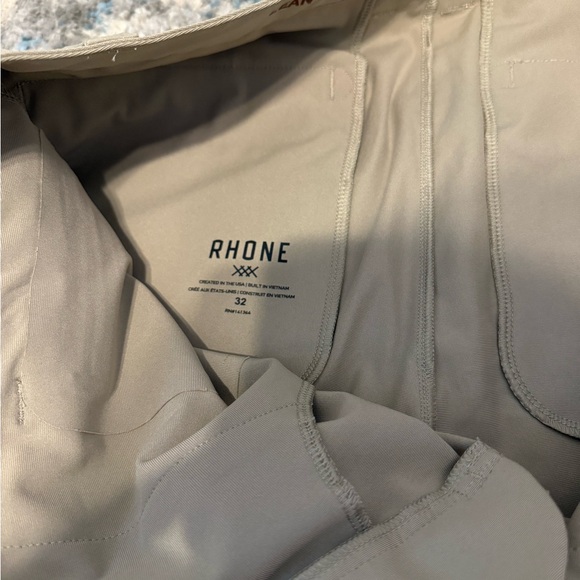 RHONE Men's 9” Commuter Shorts - Picture 3 of 4